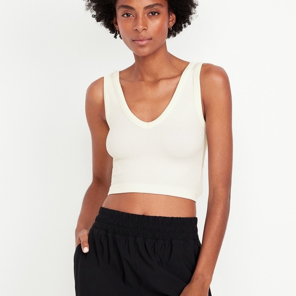 Old navy Exhale Ribbed V-Neck Crop Top - Picture 5 of 9